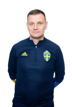 Förbundskapten Andreas Pettersson poserar för ett