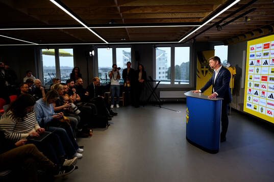 Head coach Jon Dahl Tomasson of the Swedish national