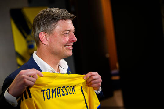 Head coach Jon Dahl Tomasson of the Swedish national