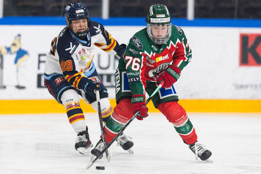 Djurgårdens Nicole Hall och Frölundas Liliane Perreault
