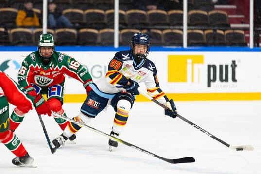 Frölundas Jennifer Carlsson och Djurgårdens Nicole Hall