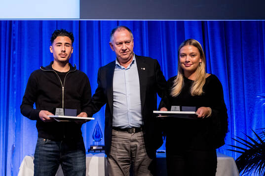 Stefan Hult uppmärksammar Adrian Skogmar och Ia Berglund