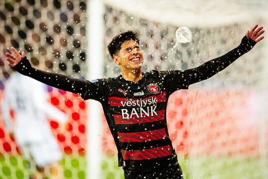 Dario Ororio of Midtjylland celebrates