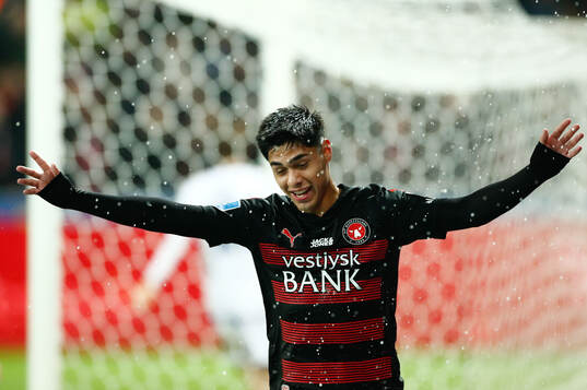 Dario Ororio of Midtjylland celebrates