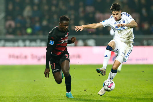 Dju Franculino of Midtjylland and Kevin Diks of FC