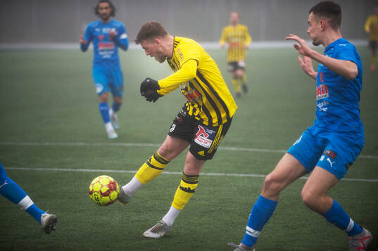 IFK Hässleholms Teddy Bergqvist skjuter 1-0 vilket var
