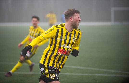 IFK Hässleholms Teddy Bergqvist har gjort 1-0. Teddy