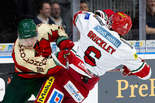 Frölundas Linus Öberg och MoDos Daniel Brickley