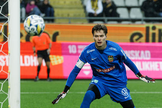 Brommapojkarnas målvakt Filip Sidklev