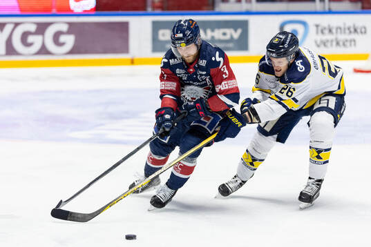 Linköpings Linus Hultström och HV71s Tommi Tikka