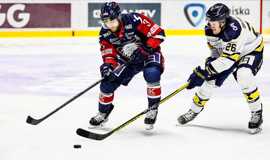 Linköpings Linus Hultström och HV71s Tommi Tikka