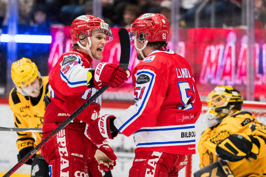 Timrås Anton Lander och Anton Wedin jublar