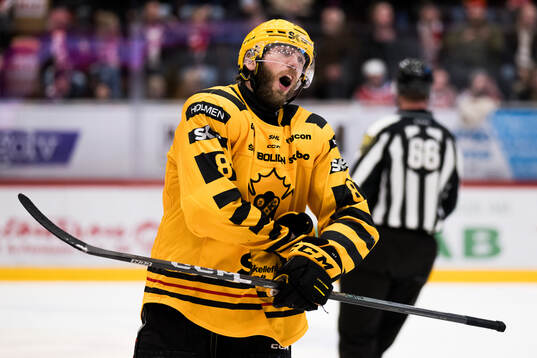 Skellefteås Petter Granberg reagerar