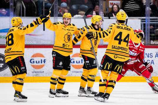 Skellefteås Dylan Sikura jublar