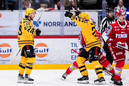 Skellefteås Dylan Sikura jublar