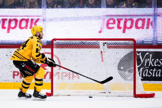 Skellefteås Oscar Lindberg gör 3-5 målet i tom kasse