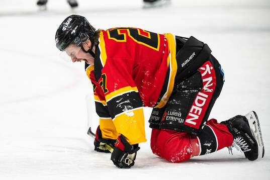 Luleås Oskari Laaksonen har ont