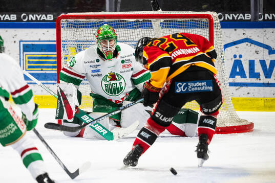 Rögles målvakt Christoffer Rifalk och Luleås Brendan