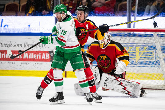 Rögles Simon Ryfors och Luleås Juhani Tyrväinen