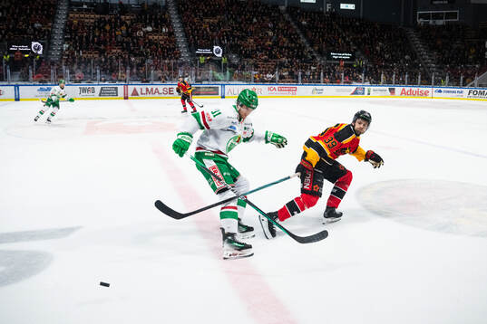 Rögles Adam Tambellini och Luleås Pontus Själin