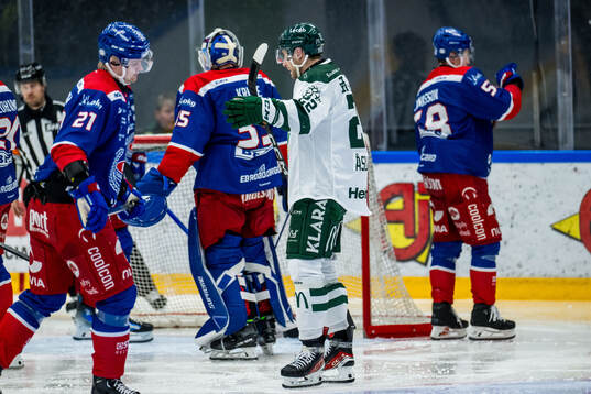 Färjestads Per Åslund jublar