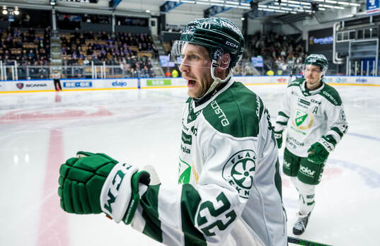 Färjestads Per Åslund jublar