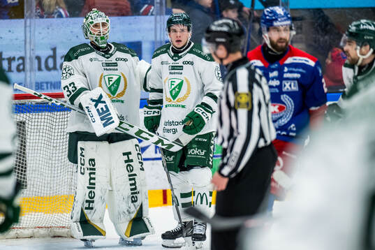 Färjestads målvakt Maxime Lagacé jublar