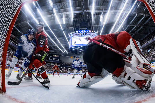 Leksands Peter Cehlarik och Malmö Redhawks Adam Ollas
