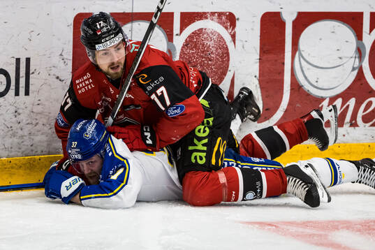 Leksands Anton Lindholm och Malmö Redhawks Johan Ivarsson