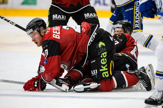 Malmö Redhawks Thomas Berg Paulsen och Albert Sjöberg