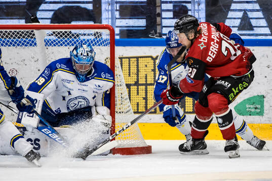 Leksands målvakt Filip Larsson och Leksands Anton Lindholm