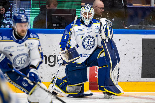 Leksands målvakt Marcus Gidlöf innan ishockeymatchen i