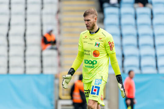 Varbergs målvakt Fredrik Andersson deppar