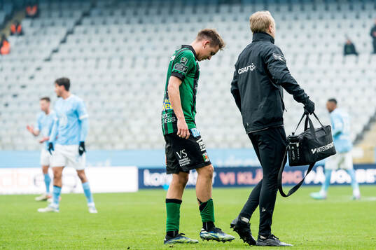 Varbergs Isak Vidjeskog lämnar planen