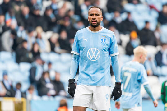 Malmö FFs Isaac Kiese Thelin deppar