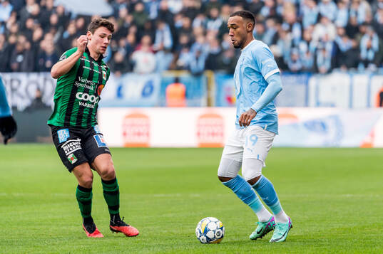 Varbergs Mads Borchers och Malmö FFs Derek Cornelius