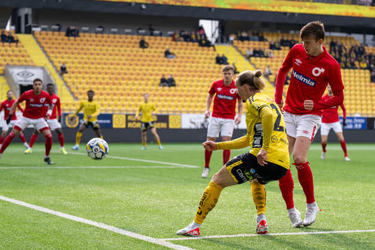 Elfsborgs Niklas Hult och Degerfors Oscar Wallin