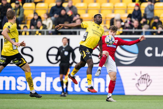 Elfsborgs Buhari Ibrahim och Degerfors Gustav Lindgren