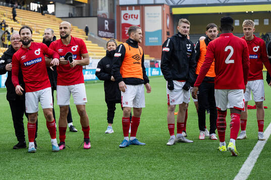 Degerfors spelare jublar