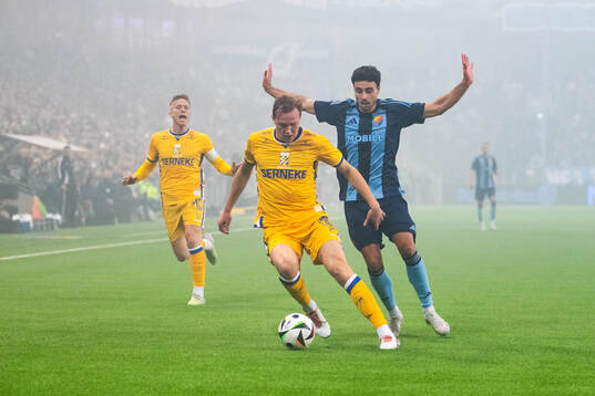 IFK Göteborgs Adam Carlén och Djurgårdens Deniz Hummet