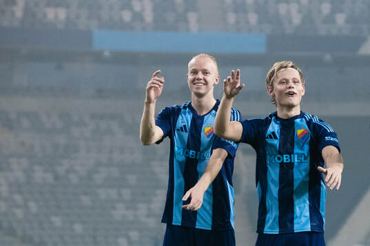 Djurgårdens Peter Therkildsen och Tobias Gulliksen jublar