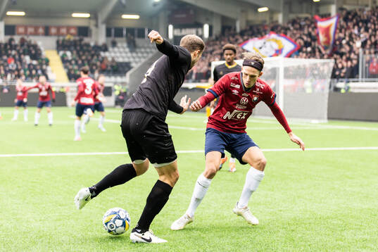 GAISs Gustav Lundgren och Örgrytes Charlie Vindehall
