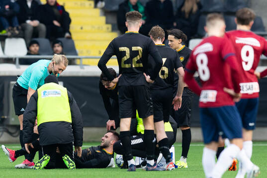 GAIS Egzon Binaku skadar sig