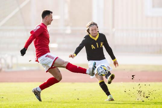 Kalmars Melker Hallberg och AIKs Axel Björnström