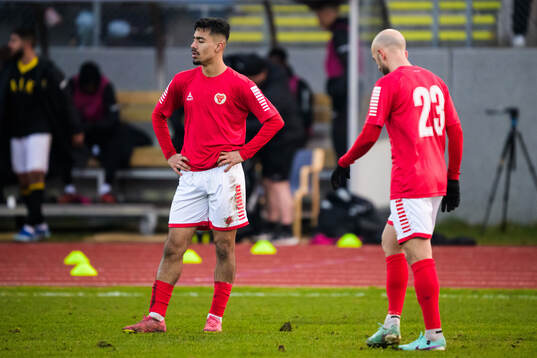 Kalmars Arash Motaraghebjafarpour och Robert Gojani deppar