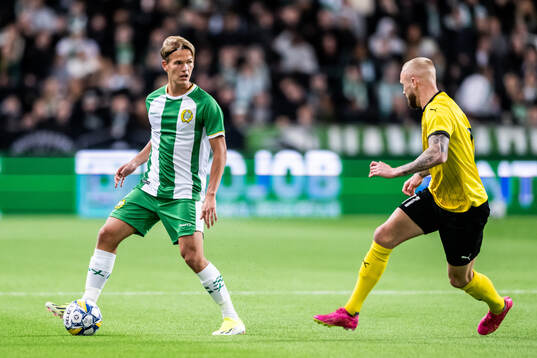 Hammarbys Markus Karlsson och Mjällbys Adam Ståhl