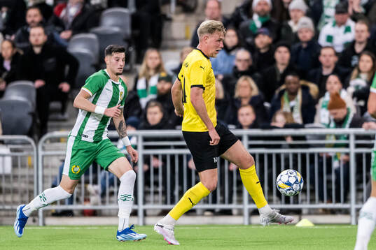 Hammarbys Viktor Djukanovic och Mjällbys Herman Johansson