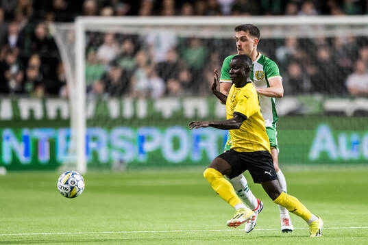 Mjällbys Abdoulie Manneh och Hammarbys Pavle Vagic
