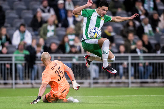 Mjällbys målvakt Alexander Lundin och Hammarbys Jusef