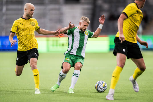 Mjällbys Viktor Gustafson och Hammarbys Simon Strand